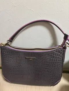 グレーとパープルのハンドバッグ