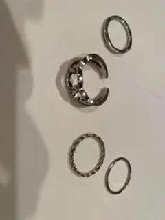 シルバー色のリング4点セット