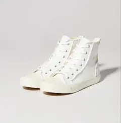 GU✖️ UNDERCOVER ハイカットスニーカー ホワイトのサムネイル