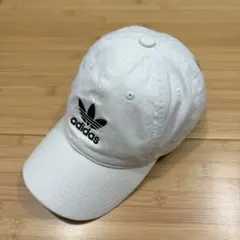 adidas originals キャップ 白 ロゴ刺繍 金具ロゴ刻印 帽子のサムネイル