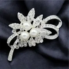 トリプル　パール　ブローチ　結婚式　お祝い　ギフト　フォーマル