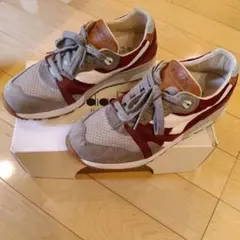 Diadora Heritage スニーカー グレー×えんじ サイズ27cmのサムネイル