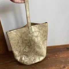 未使用品☆ゴールドレザーバッグ　メタリックシルバー