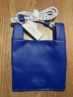 cheek 2way ショルダーバッグ　ブルー　青 イーザッカマニアストアーズ