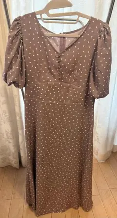 ベージュ ドット柄　パフスリーブ ロングワンピース