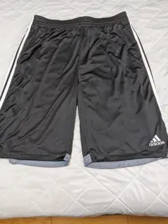 adidas 黒 ストライプ ショートパンツのサムネイル