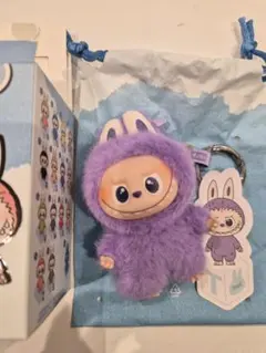 正規品 イニシャルラブブ【T】 labubu PIN FOR LOVE - メルカリ