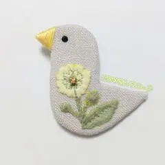 ハンドメイド　ミナペルホネン　鳥さんブローチ㉜
