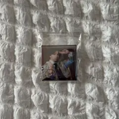 塩﨑太智 カプセルトイ　好きすぎて滅 スクエア缶バッジ