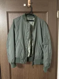 カーキ ブルゾン