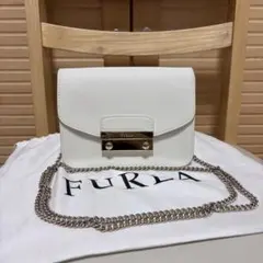 FURLA チェーンショルダーバッグ ホワイトのサムネイル