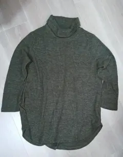 ダークグリーン タートルネック 七分袖ニット