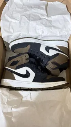 WMNS AIR JORDAN1 MID SE