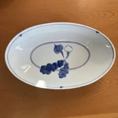 青い花柄の楕円形皿 約26センチ