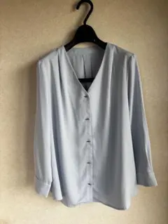即日発送　OFUON オフオン　ライトブルー Vネック 長袖ブラウス