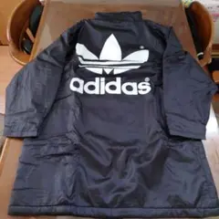 adidas ビッグロゴ入り ベンチコート 黒