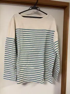 アイボリーと青のストライプ長袖カットソー