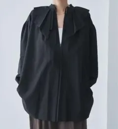 Audrey and John Wad フリルカラー フレアチュニック ブラックのサムネイル
