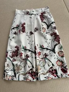 ZARA 花柄ボックスプリーツスカート　ひざ丈