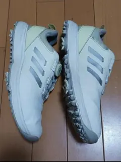 アディダス　女性　ゴルフ靴