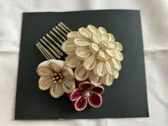 花モチーフ ヘアコーム 金色 赤色