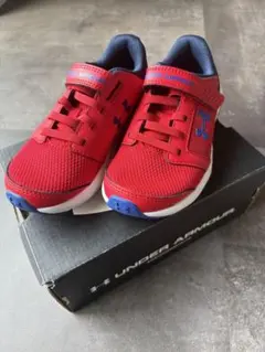 Under Armour キッズ スニーカー レッド　16.5のサムネイル