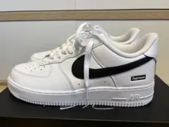 ※靴紐あり。Nike Air Force 1 Supremeのサムネイル