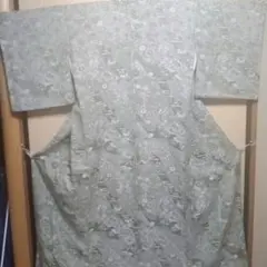 絹小紋グリーン地に花柄模様（光沢あり)