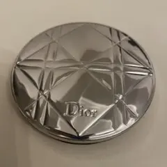 Dior スキンミネラルヌード ルミナイザーパウダー002 コーラルバイブス