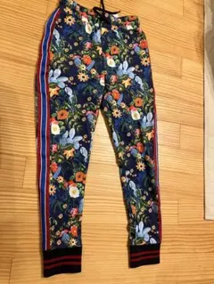 トラックパンツ