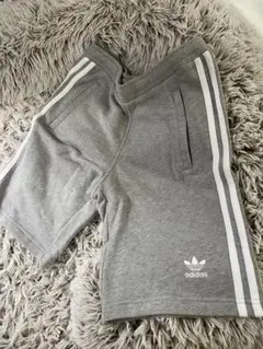 adidas グレー 3本ライン ショートパンツ S 新品