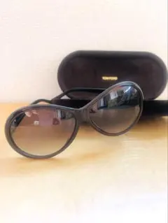 TOM FORD ラウンド型サングラス ブラックのサムネイル