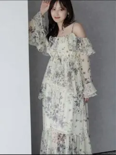 完売品 snidel ボリュームラッフルフリルプリントワンピース ドット柄