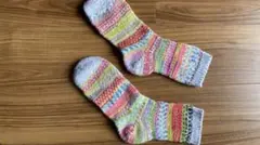 マルチカラーストライプソックス　オパール毛糸使用　猪谷さんの靴下
