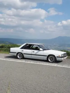 日産 ローレルのサムネイル