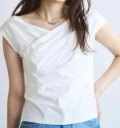 【美品】COCO DEAL ドレープネック 半袖Tシャツ ホワイトのサムネイル
