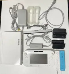 【美品】Wii U 本体 ＋ Wiiリモコン 2個 ＋ 周辺機器まとめ売り