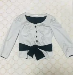 【PAULE KA】ジャケット　グレー　ベージュ　リボン　ノーカラーのサムネイル