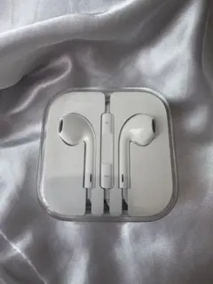 【美品新品】Apple EarPods イヤフォン ホワイト