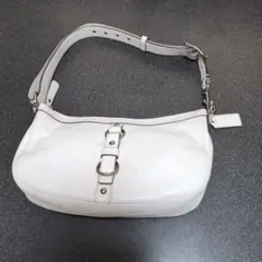 コーチ　ホワイトレザーショルダーバッグ
