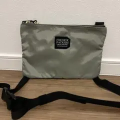 FREDRIK PACKERS サコッシュ カーキ　ショルダーバッグ