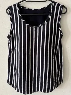 【美品・Mサイズ・パット内蔵・早い者勝ち・即購入可】GU ストライプタンクトップ