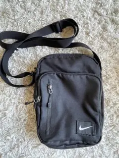 ア*1様 NIKE ショルダーバッグ ブラックのサムネイル