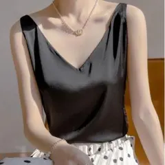 サテンキャミソール　ブラック　XL Vネック　キャミソール　サテン　黒