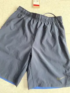 新品　Nike グレー ショートパンツ