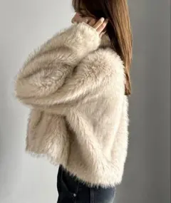 ベージュ ファーコート ショート丈 ダッフルボタン