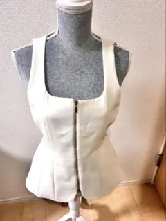 ホワイト タイトフィット ベスト