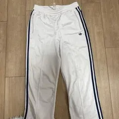 トラックパンツ