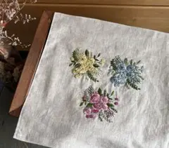 刺繍　マルチカバー　yulaの刺繍　ブーケ　　　　　　　　　　　　　　樋口愉美子