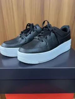 1度のみ着用　美品　NIKEエアフォース1セージLOW 箱付き　25.5cm